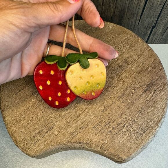 Strawberry Bag Charm Genuine Leather Crossbody Purse Bag NEW - Picture 8 of 8